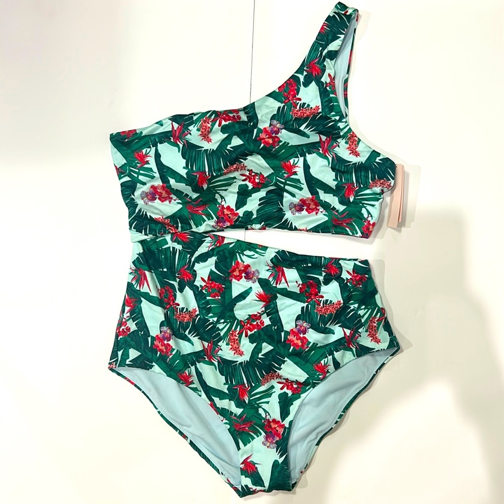 Victoria’s Secret swimsuit New with tags